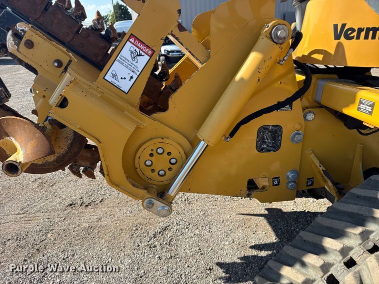 image for item NU9677 2015 Vermeer RTX750 trencher