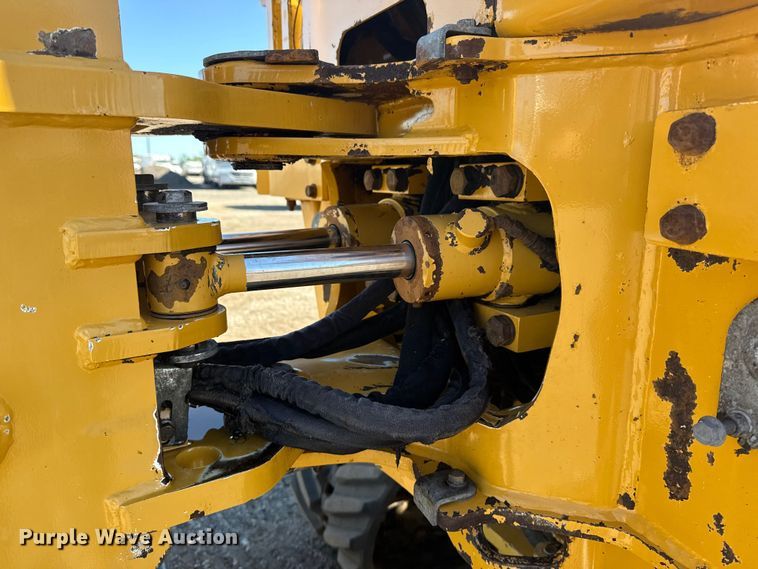 image for item NU9677 2015 Vermeer RTX750 trencher