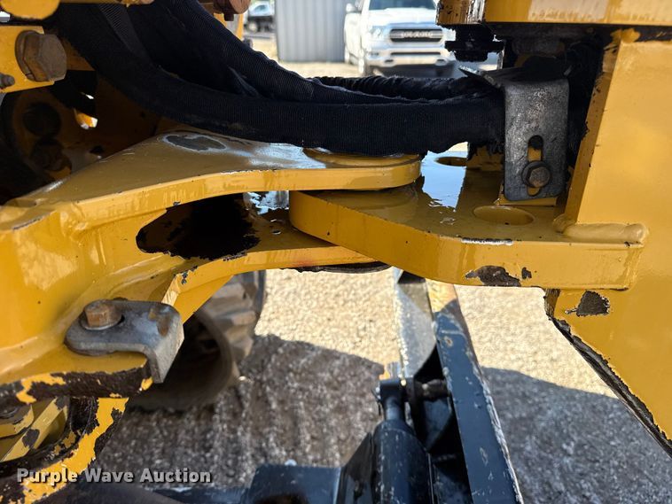 image for item NU9677 2015 Vermeer RTX750 trencher