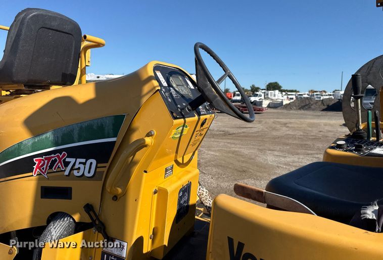 image for item NU9677 2015 Vermeer RTX750 trencher