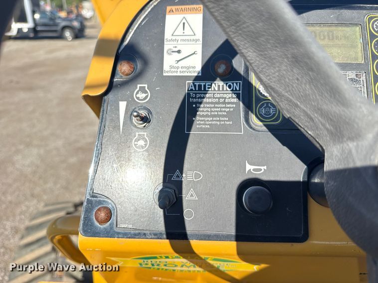 image for item NU9677 2015 Vermeer RTX750 trencher