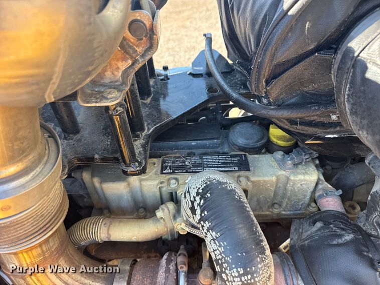 image for item NU9677 2015 Vermeer RTX750 trencher