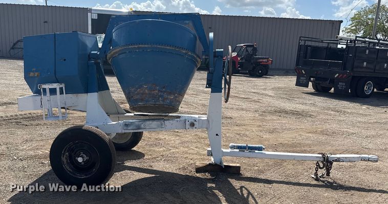 image for item NU9680 Cement mixer