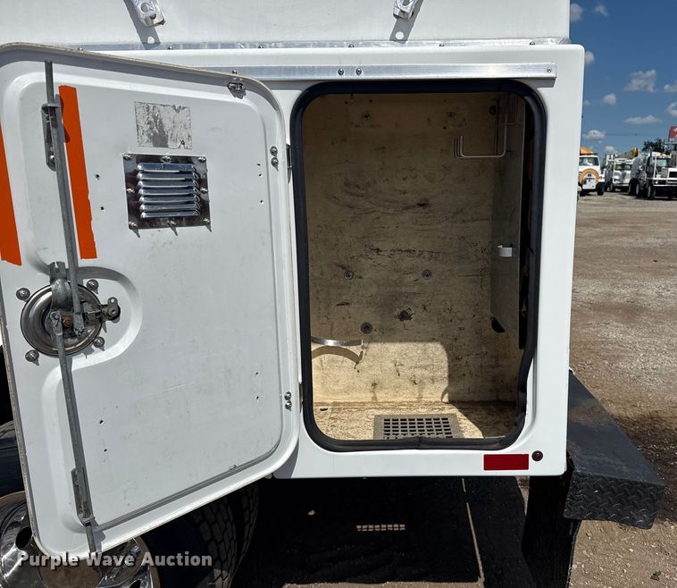 image for item NU9681 2008 Ford F450 Super Duty utility / service truck