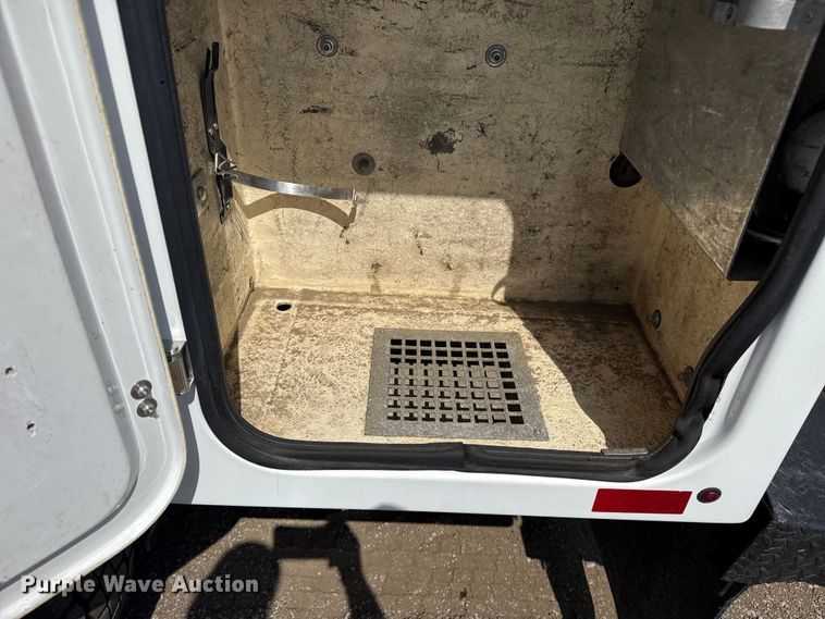 image for item NU9681 2008 Ford F450 Super Duty utility / service truck