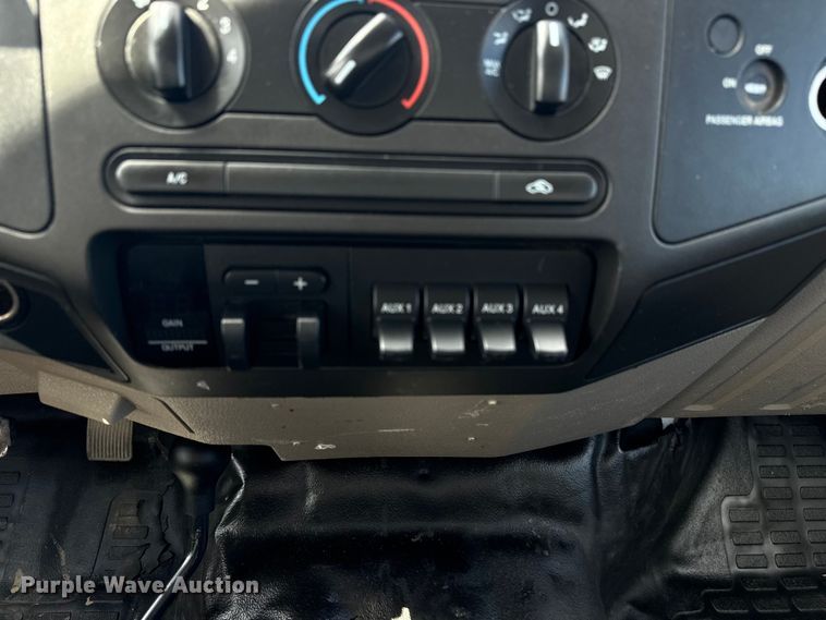 image for item NU9681 2008 Ford F450 Super Duty utility / service truck