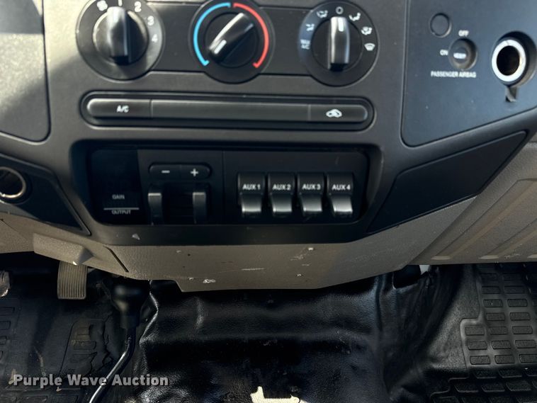 image for item NU9681 2008 Ford F450 Super Duty utility / service truck