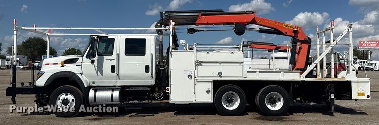 image for item NU9684 2012 International 7600 Crew Cab crane truck