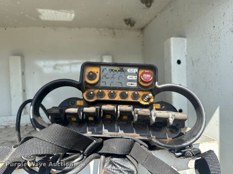 image for item NU9684 2012 International 7600 Crew Cab crane truck