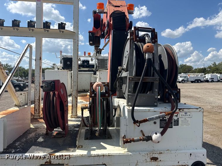 image for item NU9684 2012 International 7600 Crew Cab crane truck