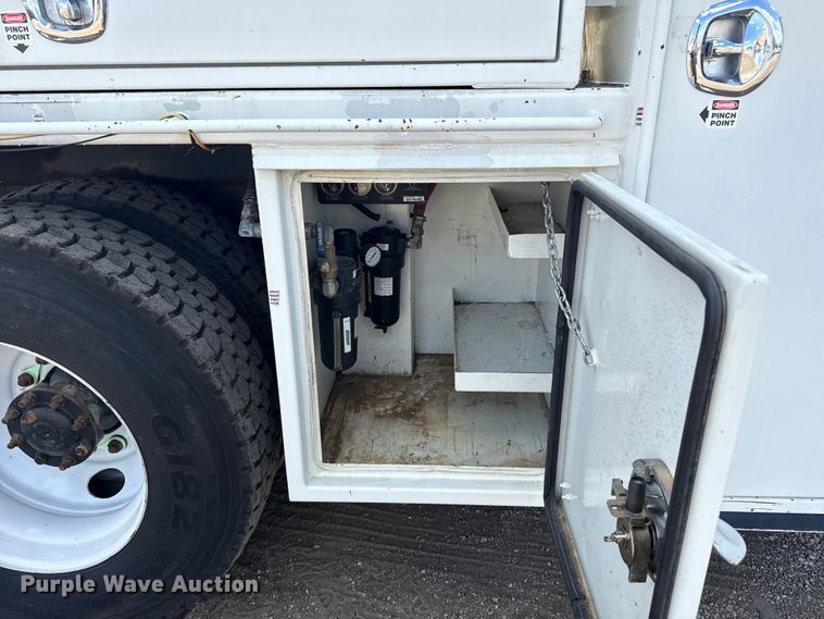 image for item NU9684 2012 International 7600 Crew Cab crane truck