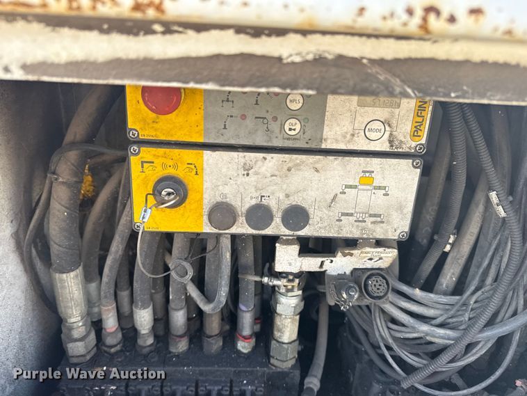 image for item NU9684 2012 International 7600 Crew Cab crane truck