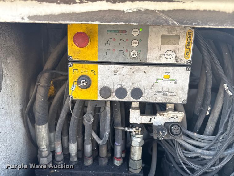 image for item NU9684 2012 International 7600 Crew Cab crane truck