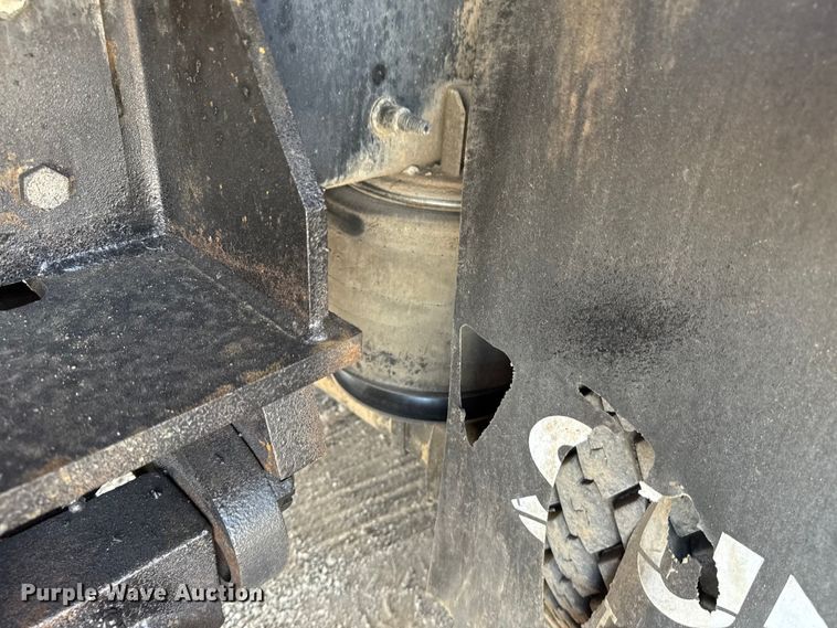 image for item NU9684 2012 International 7600 Crew Cab crane truck