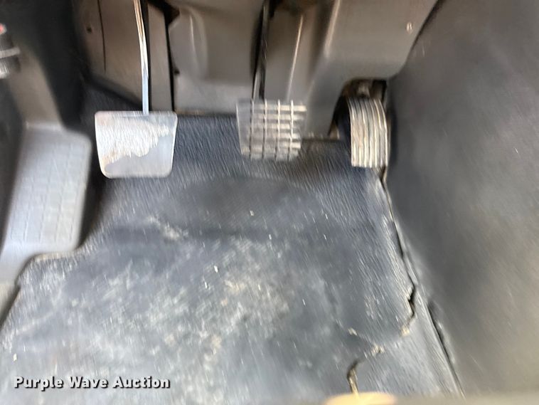 image for item NU9684 2012 International 7600 Crew Cab crane truck