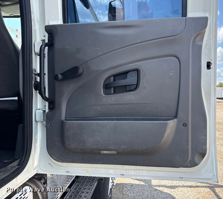 image for item NU9684 2012 International 7600 Crew Cab crane truck