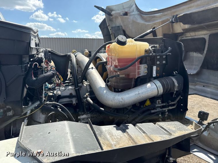 image for item NU9684 2012 International 7600 Crew Cab crane truck