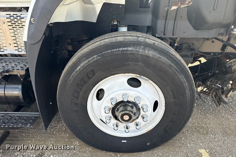 image for item NU9684 2012 International 7600 Crew Cab crane truck