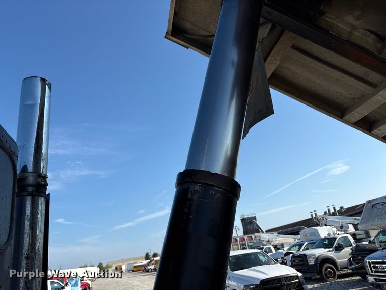 image for item YA0861 2000 Peterbilt 379 dump truck