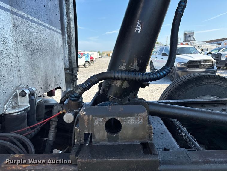 image for item YA0861 2000 Peterbilt 379 dump truck