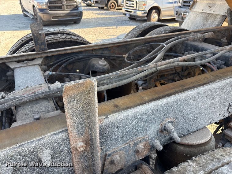 image for item YA0861 2000 Peterbilt 379 dump truck