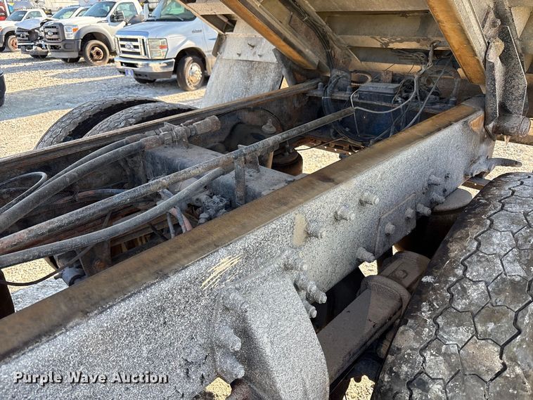 image for item YA0861 2000 Peterbilt 379 dump truck