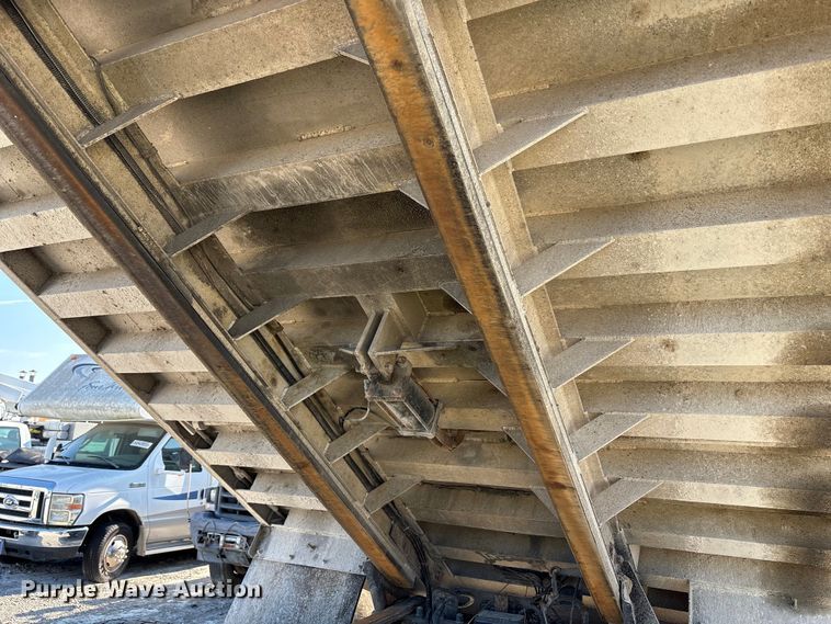 image for item YA0861 2000 Peterbilt 379 dump truck