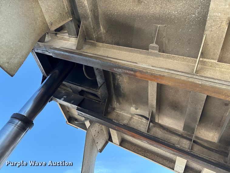 image for item YA0861 2000 Peterbilt 379 dump truck