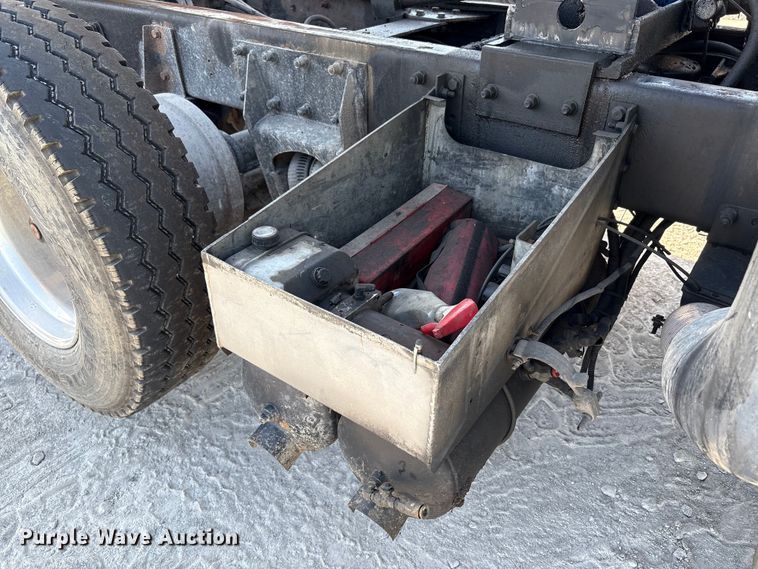 image for item YA0861 2000 Peterbilt 379 dump truck