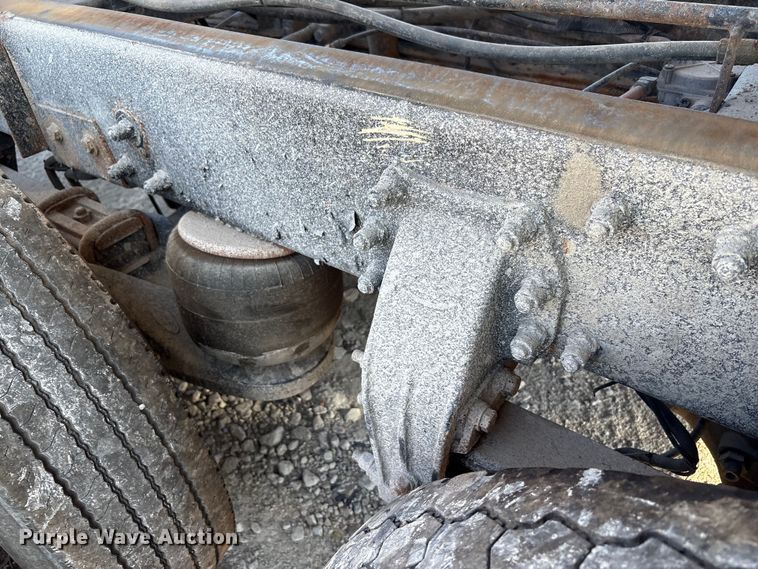 image for item YA0861 2000 Peterbilt 379 dump truck