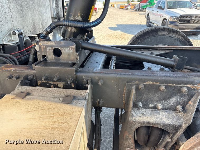 image for item YA0861 2000 Peterbilt 379 dump truck