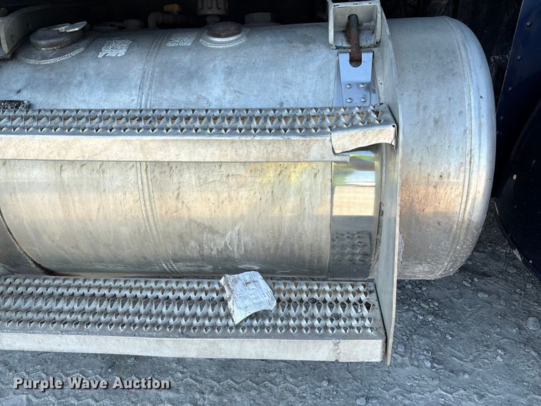 image for item YA0861 2000 Peterbilt 379 dump truck