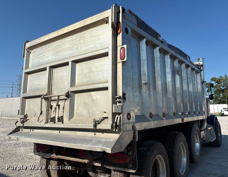 image for item YA0861 2000 Peterbilt 379 dump truck