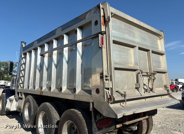 image for item YA0861 2000 Peterbilt 379 dump truck