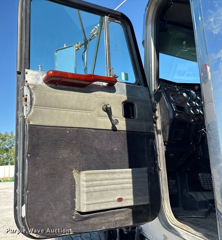 image for item YA0861 2000 Peterbilt 379 dump truck