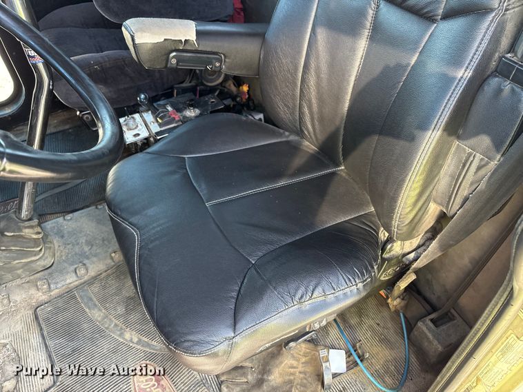 image for item YA0861 2000 Peterbilt 379 dump truck