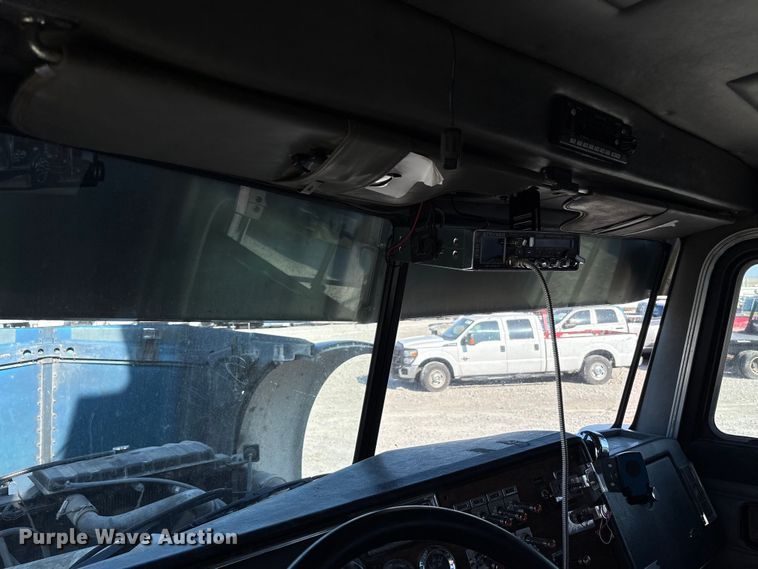 image for item YA0861 2000 Peterbilt 379 dump truck