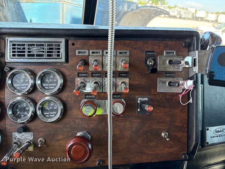 image for item YA0861 2000 Peterbilt 379 dump truck