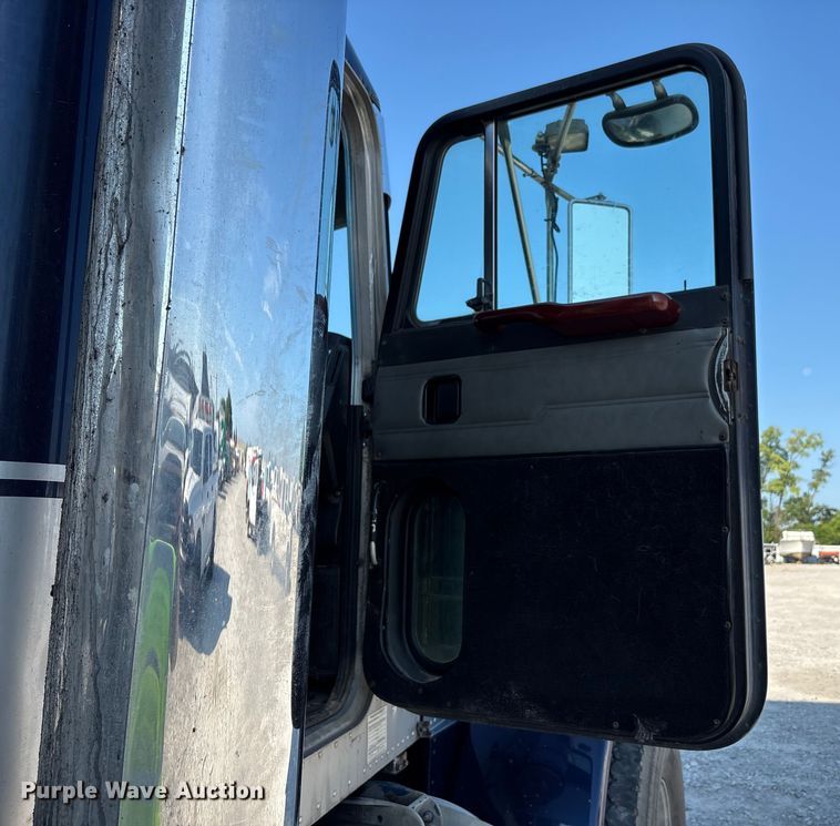 image for item YA0861 2000 Peterbilt 379 dump truck