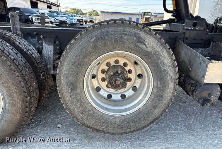 image for item YA0861 2000 Peterbilt 379 dump truck