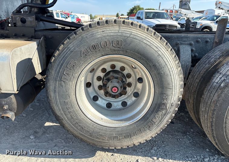 image for item YA0861 2000 Peterbilt 379 dump truck