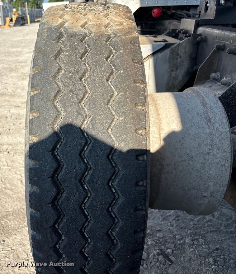 image for item YA0861 2000 Peterbilt 379 dump truck