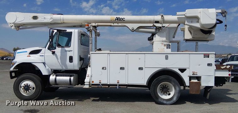 image for item YA0961 2013 International 7300 bucket truck