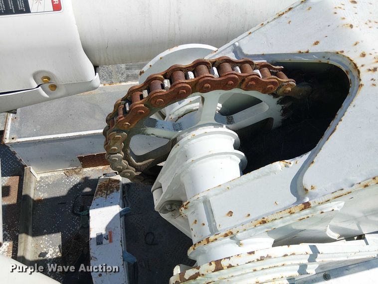 image for item YA0961 2013 International 7300 bucket truck