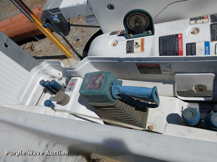 image for item YA0961 2013 International 7300 bucket truck