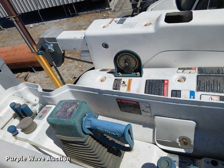 image for item YA0961 2013 International 7300 bucket truck