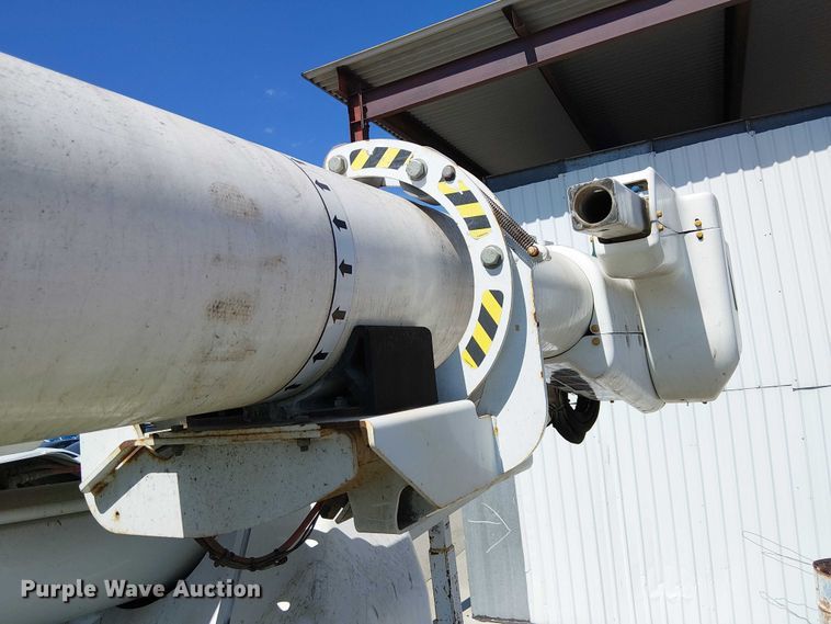 image for item YA0961 2013 International 7300 bucket truck