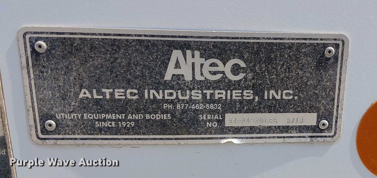 image for item YA0961 2013 International 7300 bucket truck