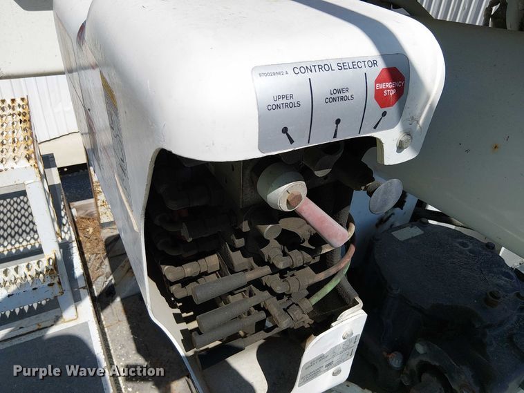 image for item YA0961 2013 International 7300 bucket truck