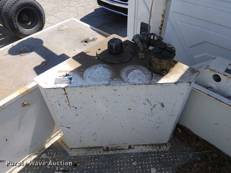 image for item YA0961 2013 International 7300 bucket truck